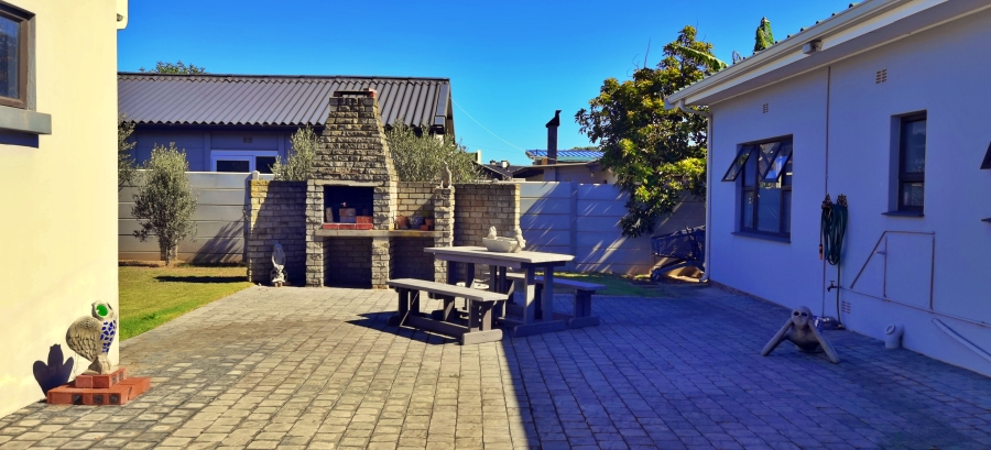 4 Bedroom Property for Sale in Hartenbos Central Western Cape